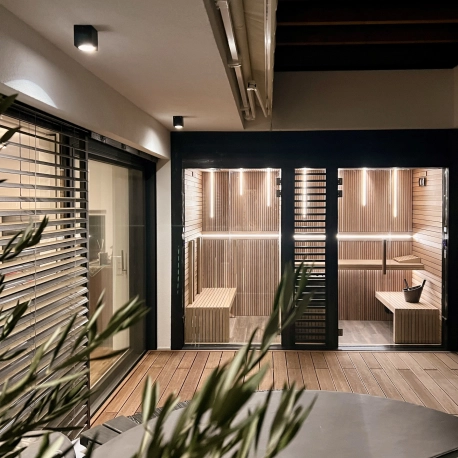 Kültéri beépített szauna design egyedi igényekre szabva
