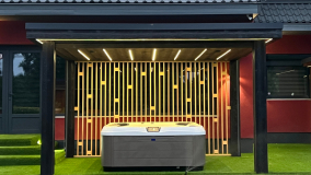 Pergola tető jakuzzi fölé