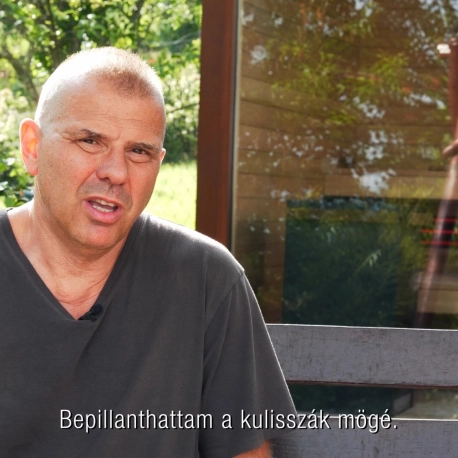 Kültéri kerti szauna autentikus, naturális környezetében